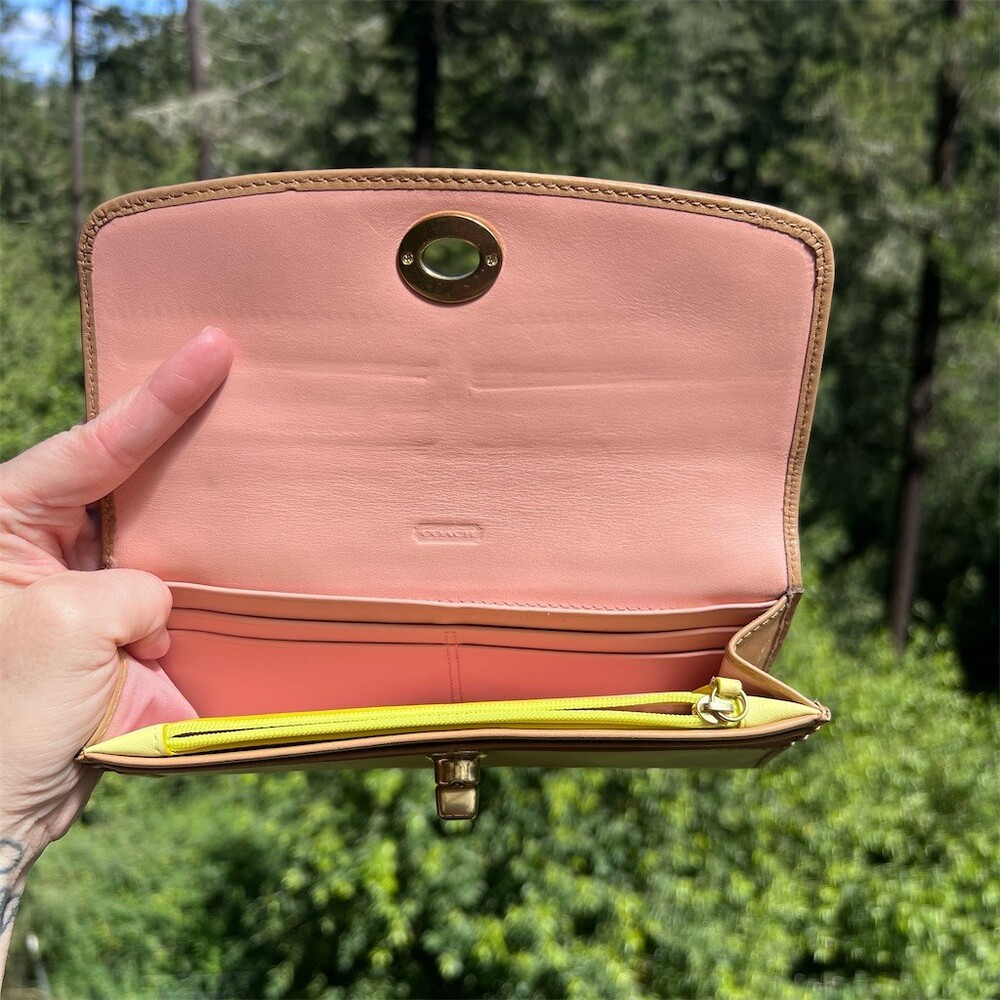 VINTAGE COACH Smooth Leather Turn-Lock Wallet Tan w Gold Hardware - Picture 4 of 13